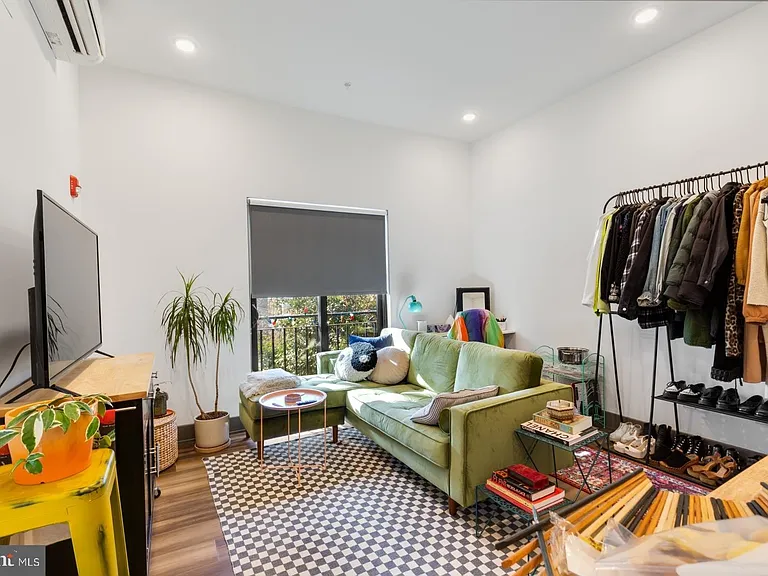 1935 E Hazzard St #203 — Photo 4