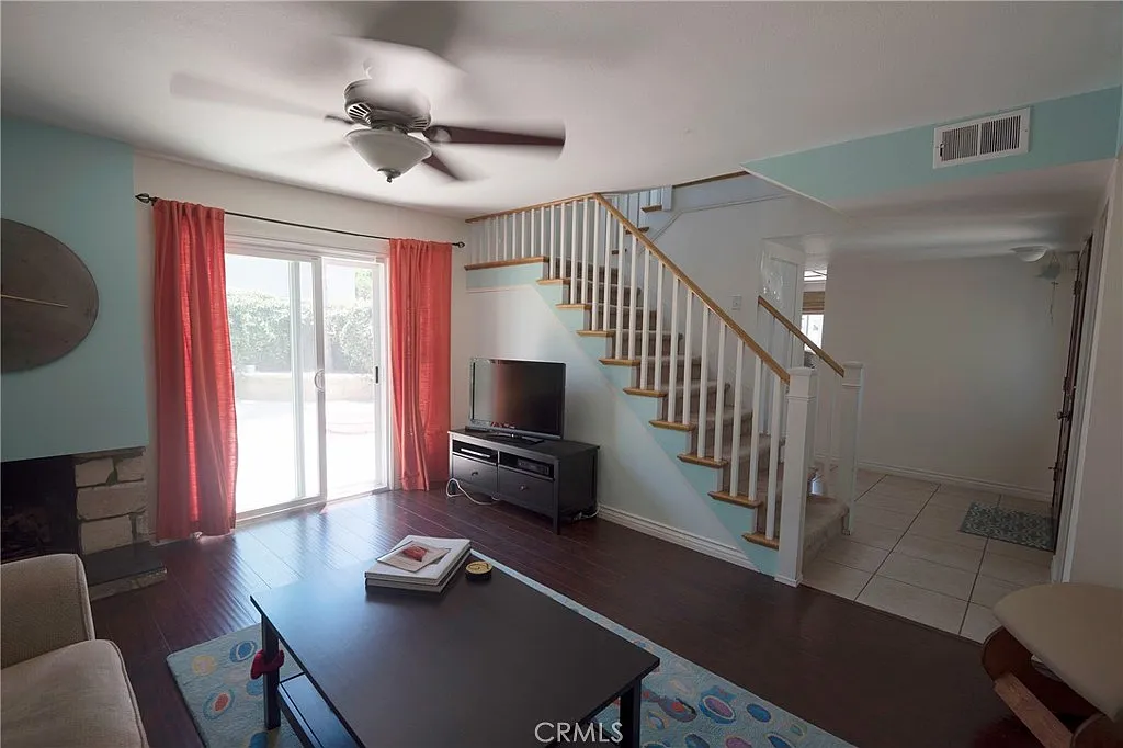 3 bed, 2.5 bath, 1780 sqft, $5,200 — Photo 3