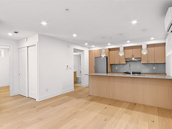 3rd image of 1721 Adanac St #3