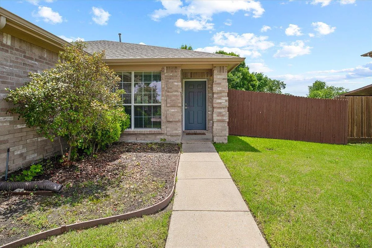 3 bed, 1761 sqft, $2,600 — Photo 3