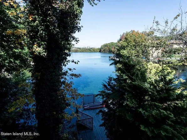 121 Windermere Rd, Staten Island, NY 10305