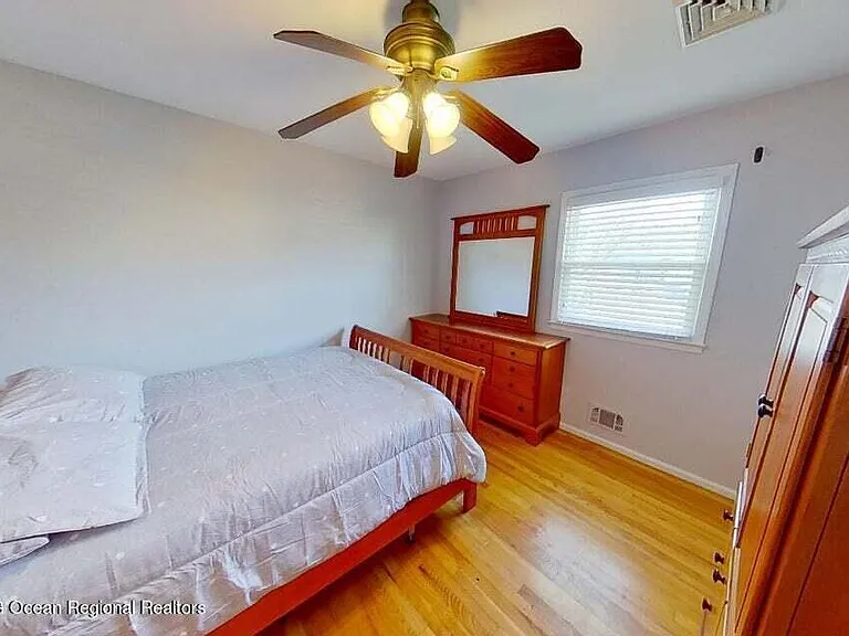 743 Shrewsbury Ave — Photo 7