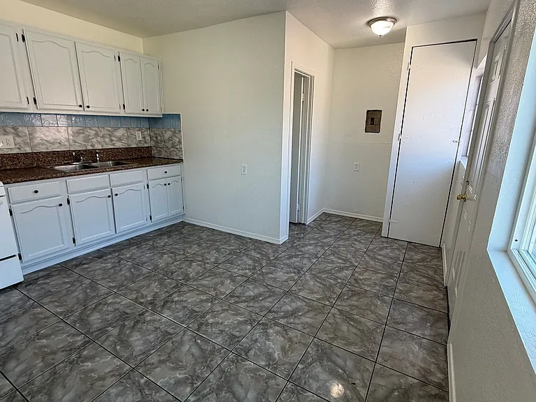 714 E 108th St #3 — Photo 2
