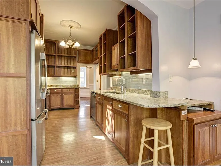 612 W Joppa Rd — Photo 11