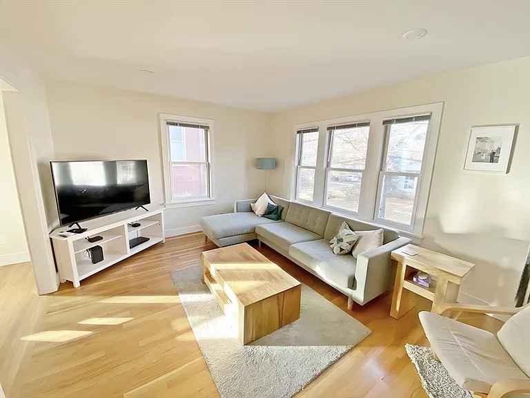 30 Cypress St #2 — Photo 2