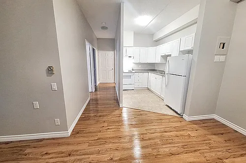 250 Albert St E Photo 1