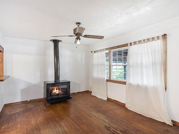 4th image of 11201 Bentley St
