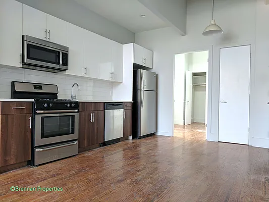 Rented by Manhattan Management LLC | media 46