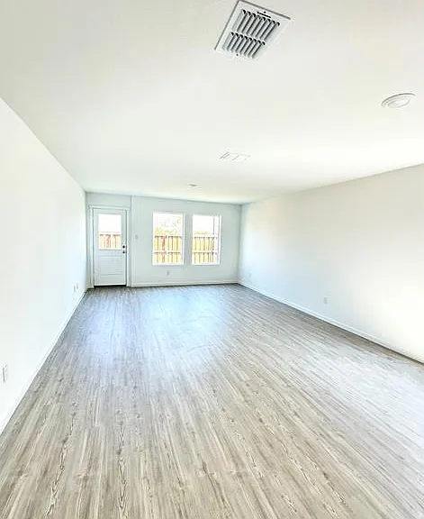 908 Grebe Dr — Photo 8