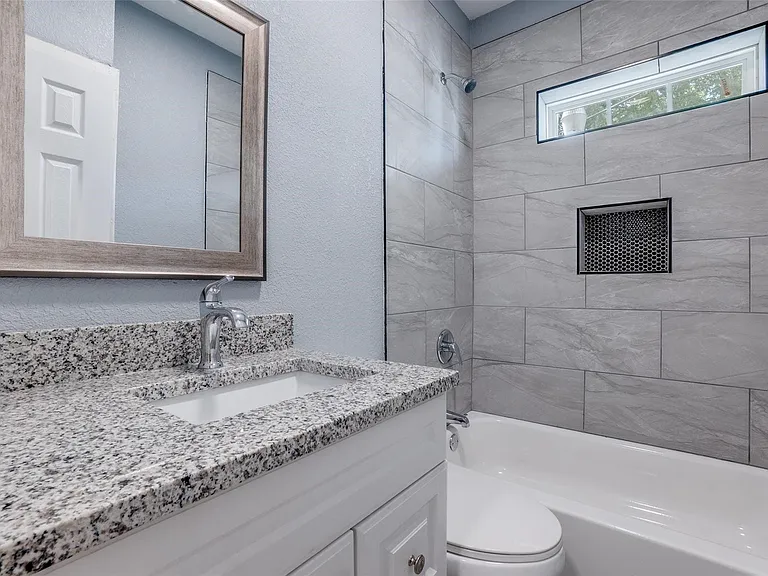 320 W Canty St #2 — Photo 9
