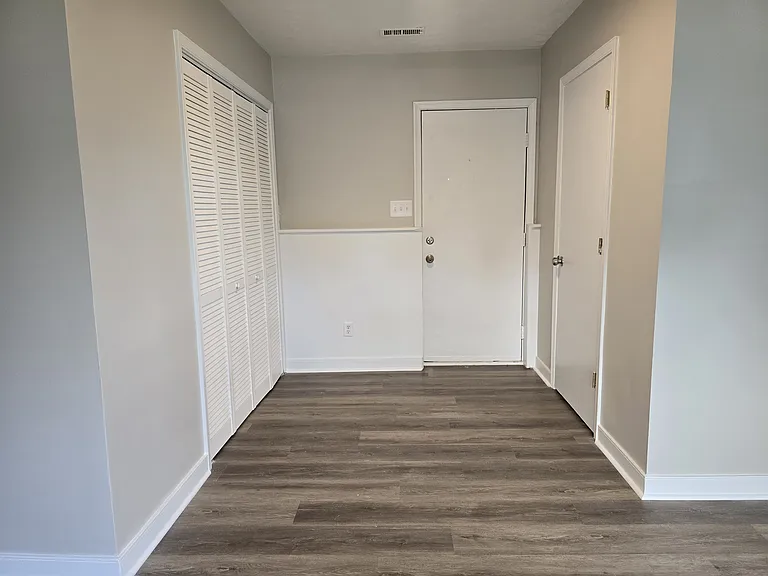 10200 Stroud Ln — Photo 32
