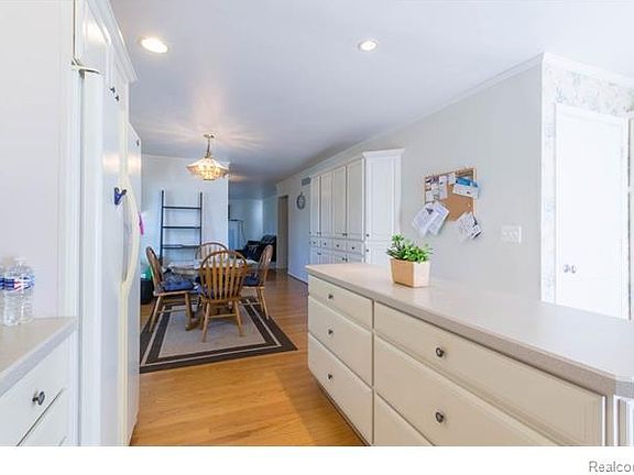3rd image of 25321 Maplebrooke Dr #1