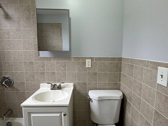 3rd image of 117 Grant Ave #3R