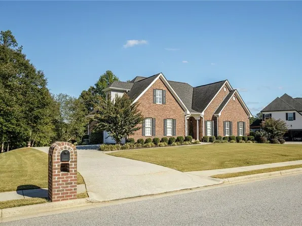 407 Mallory Cir, Loganville, GA 30052