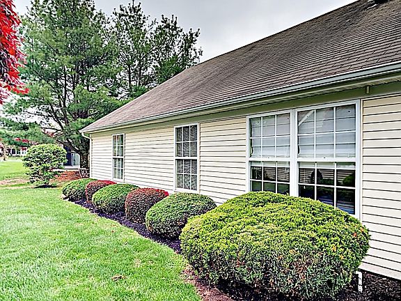 4th image of 2593 Meadow Lake Dr