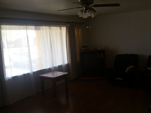 3rd image of 715 W 16th Ln