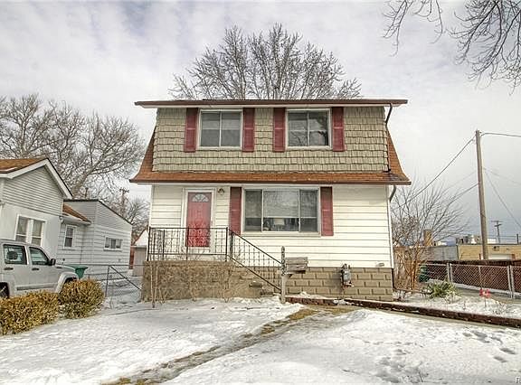 2nd image of 25028 Rose St