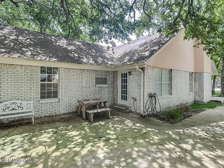 9228 Pointe Aux Chenes Rd — Photo 21