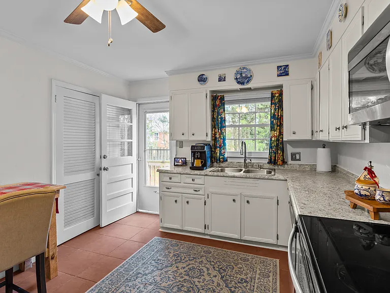 2100 Villa Dr — Photo 6