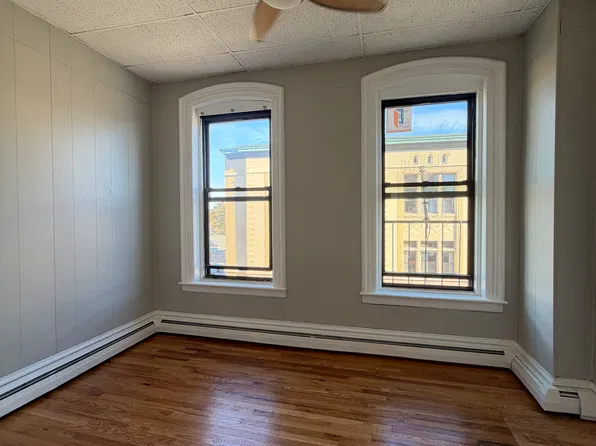 4 Main St APT 15, Leominster, MA 01453
