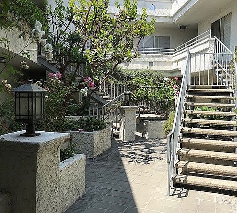 3rd image of 1741 Granville Ave APT 107