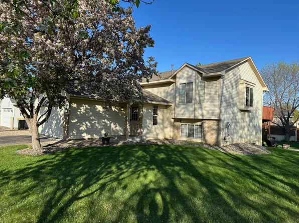 1326 Primrose Ln, Shakopee, MN 55379