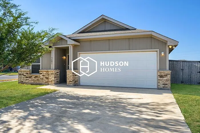 4 bed, 2.0 bath, 1571 sqft, $2,699 — Photo 1