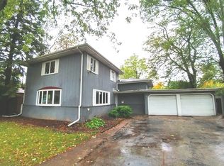 1144 Huber Ln, Glenview, IL 60025