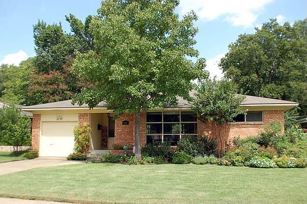 1st image of 8938 Larchwood Dr