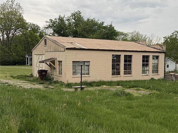2nd image of 755 Franklin Rd