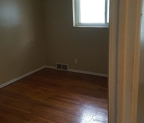 5th image of 8534 N Broadway St #C
