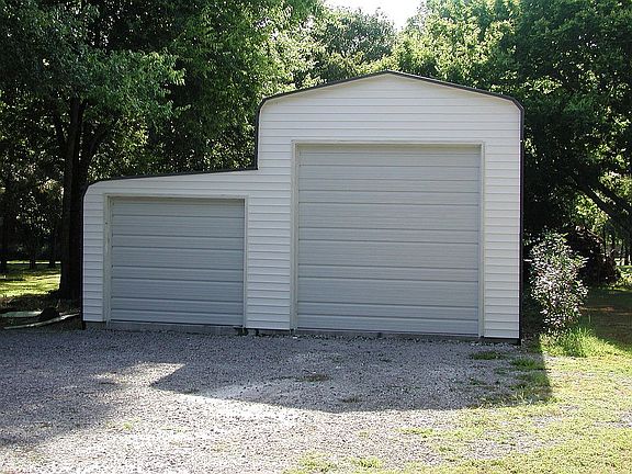 Large Shop or Extra Parking 