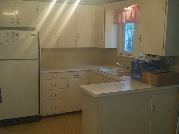 5th image of 1130 King Ave