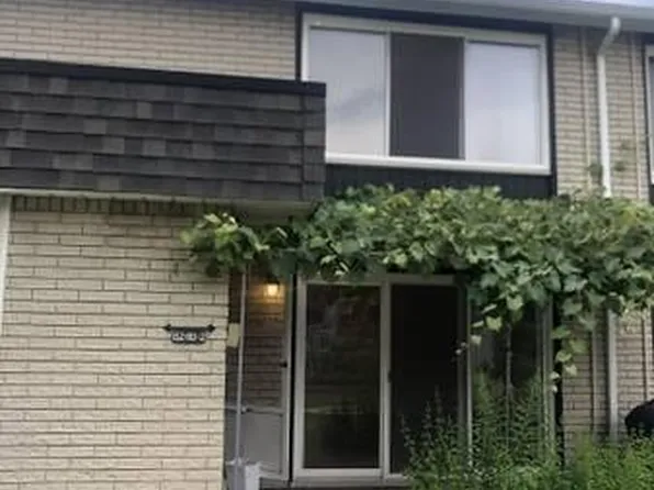 8240 Karam Blvd Unit 2, Warren, MI 48093