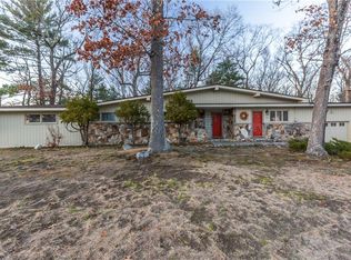 2 Parent Ct, Lincoln, RI 02865