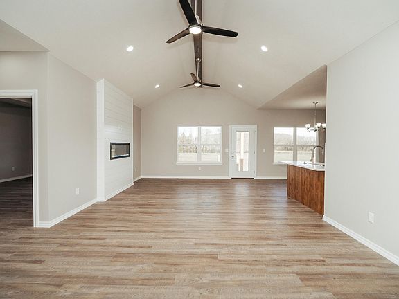 3rd image of 138 Twin Pines Court