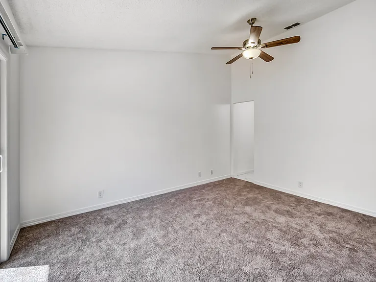 1304 E Magnolia Cir #1306 — Photo 23