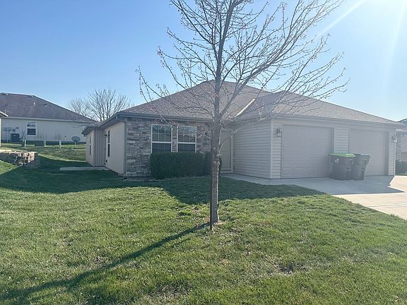 3rd image of 110-114 SW Rose Garden Ln #Cdda0c0d7