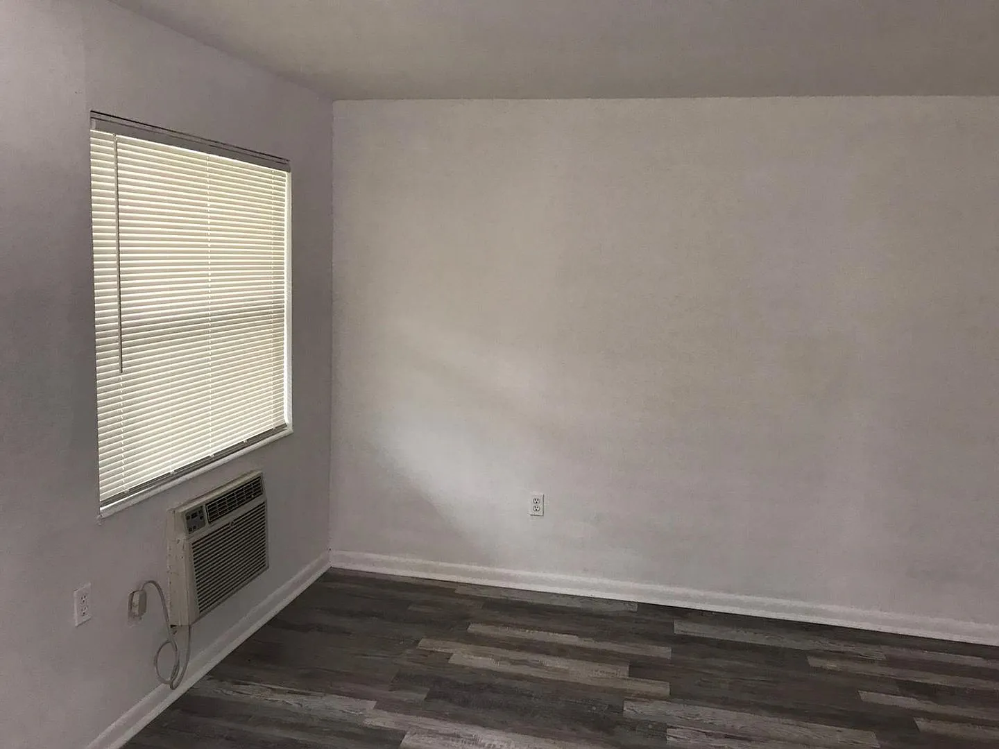 Welcome to Our Charming 2-Bedroom and 1-Bathroom Aparments — Photo 4