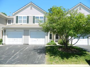 1348 Brookdale Dr, Carpentersville, IL 60110