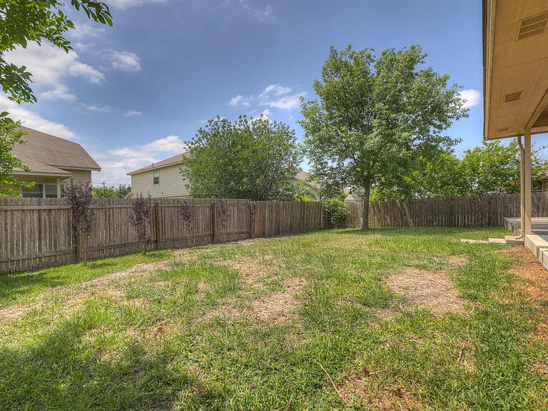 2116 Bentwood Dr — Photo 27