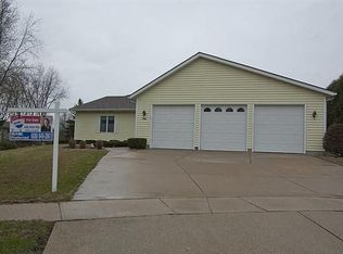 1108 S Cambridge Ct, Waunakee, WI 53597
