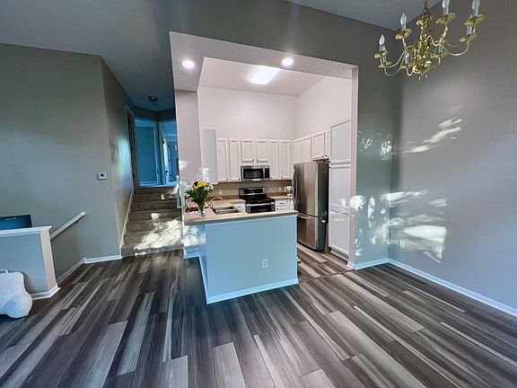 4th image of 2172 Woodcrest Dr
