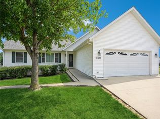 1104 E Jackson Pl, Indianola, IA 50125