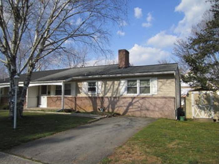 415 Hensley