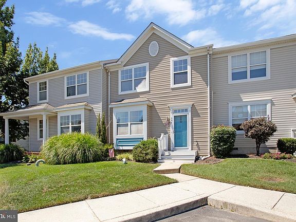5th image of 346 Creekside Commons Ct