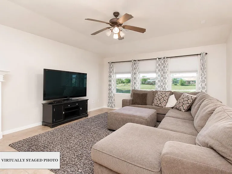 4193 Fairmeadow Dr — Photo 2