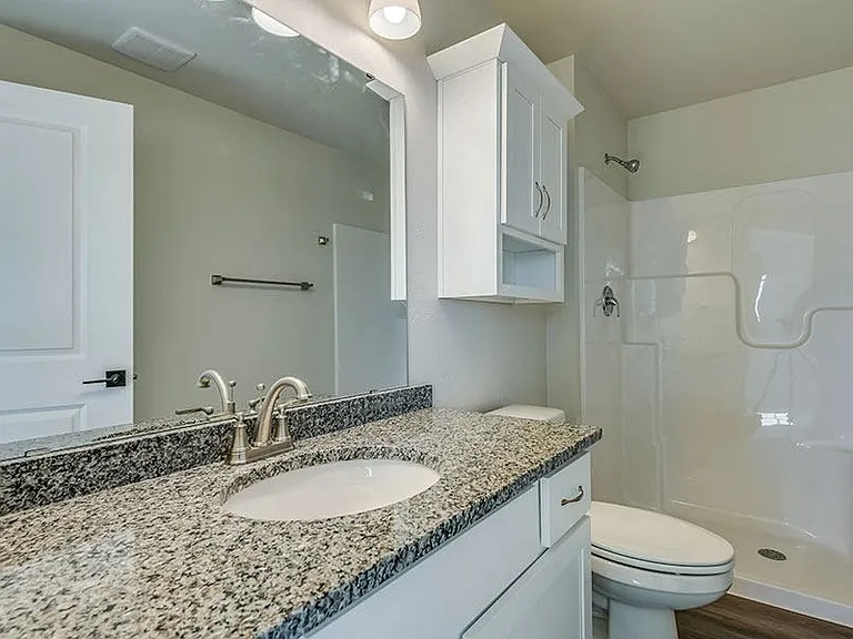 The Peninsula Apartments — Photo 9
