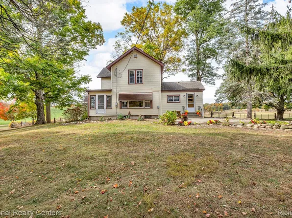 1050 W Vicary Rd, Cement City, MI 49233