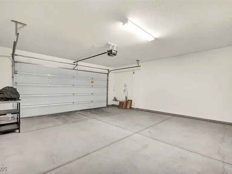 1012 E Sunset Rd — Photo 23